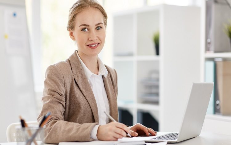 افزایش اعتماد به نفس با رسیدگی به مو و ناخن